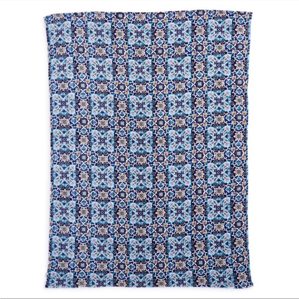 Vera Bradley oversized throw blanket in Lisbon Medallion cool, brand new